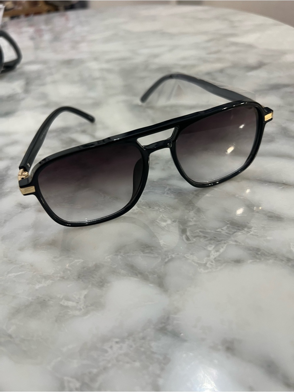 12th tribe Classic Black Aviator Sunglasses with Gradient Lenses